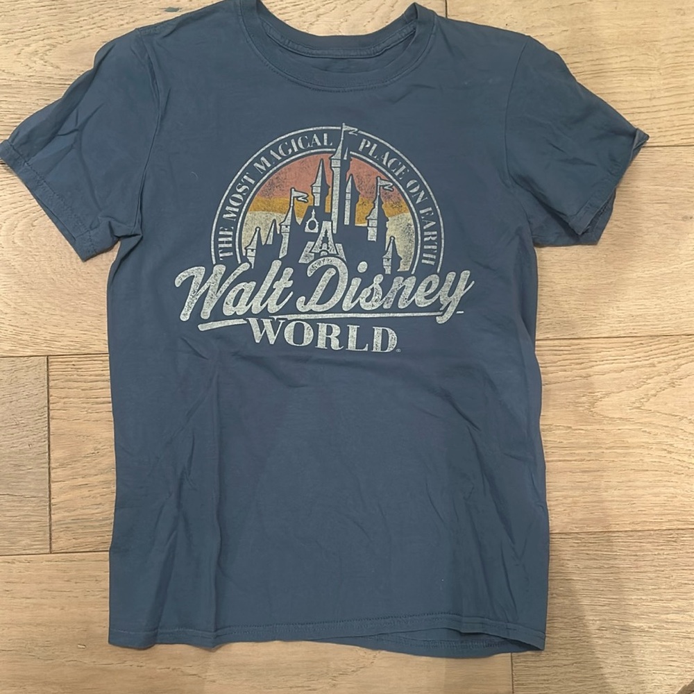 Walt Disney World women’s screenprint. tee size S, like new!